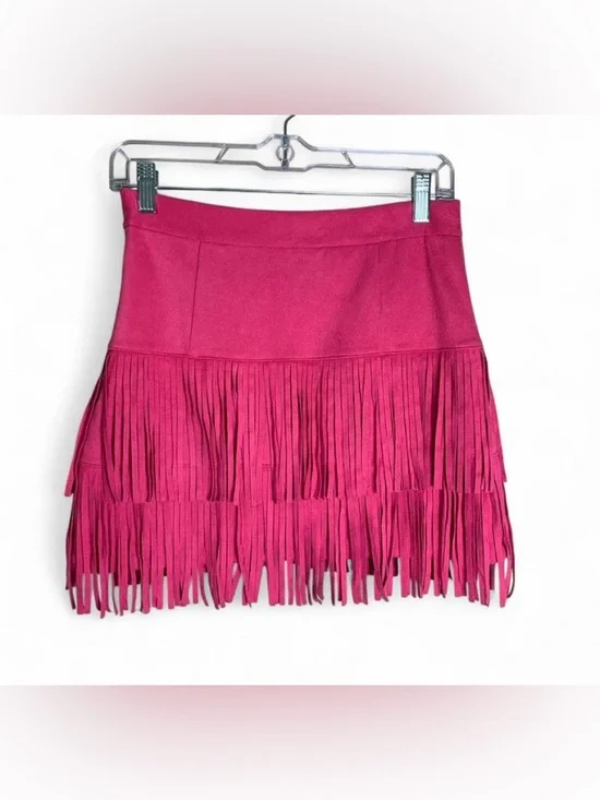 🤠 Altar’d State Farah Fringe Mini Skirt - NWT
Brand: Altar’d State - Picture 3 of 5
